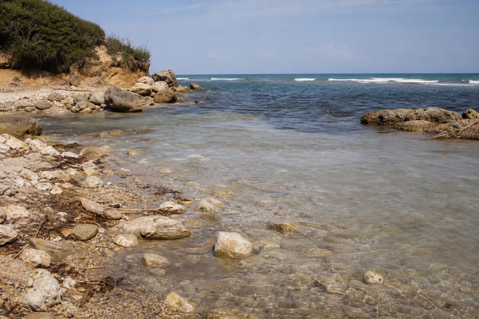 La sal del mar viene de las rocas, los ríos y la erosión